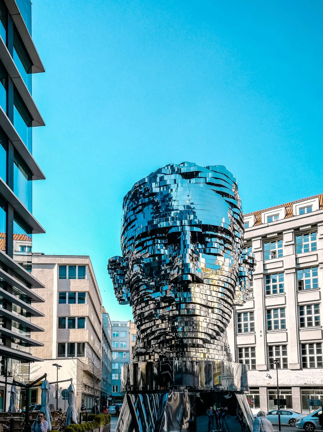 Kafka rotating head sculpture