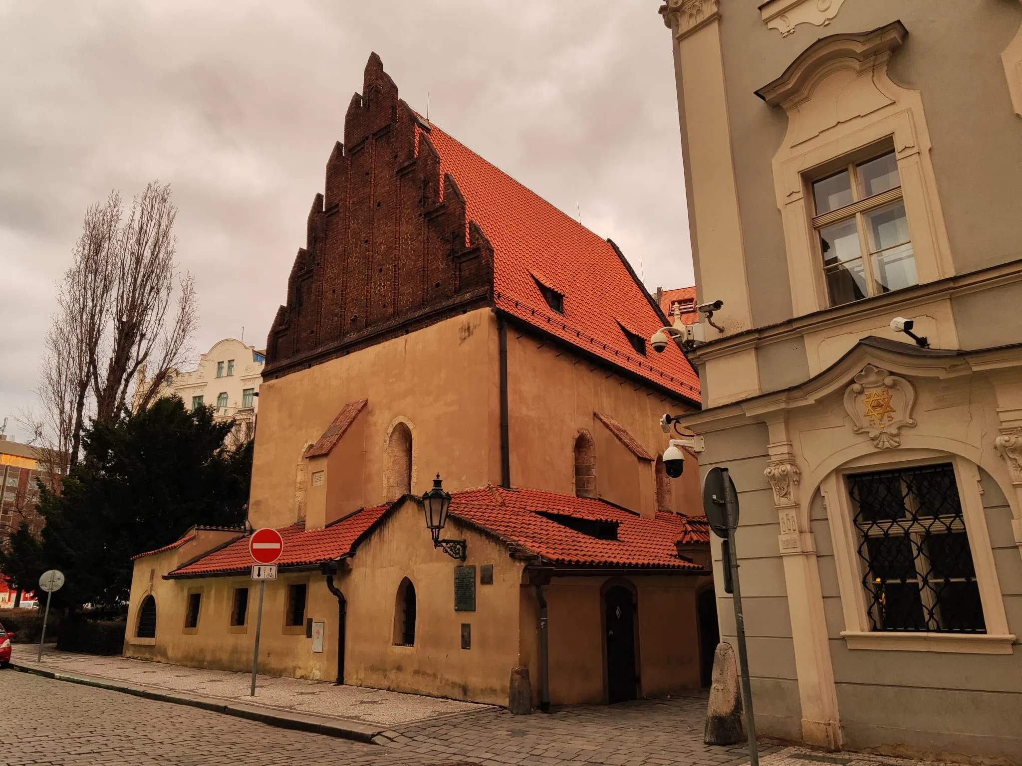 Old Jewish Cemetery and synagogues